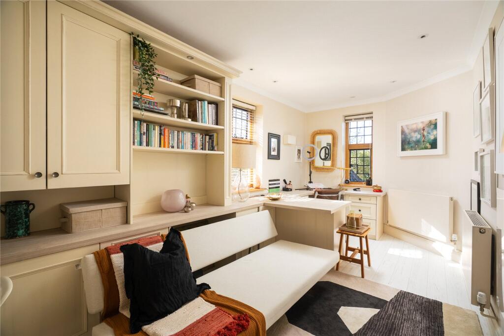 6 bedroom semi-detached house for sale in Heath Close, Hampstead Garden Suburb, London, NW11